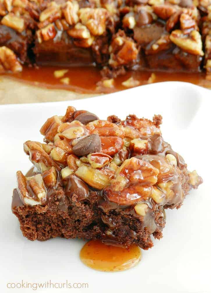 Rich chocolate brownies topped with dairy-free caramel and toasted pecans make these Turtle Brownies absolutely decadent! cookingwithcurls.com