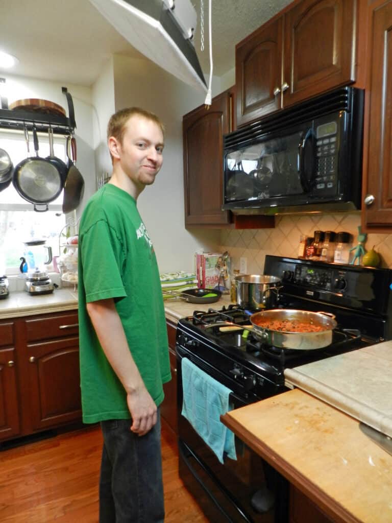 Alex cooking dinner | cookingwithcurls.com