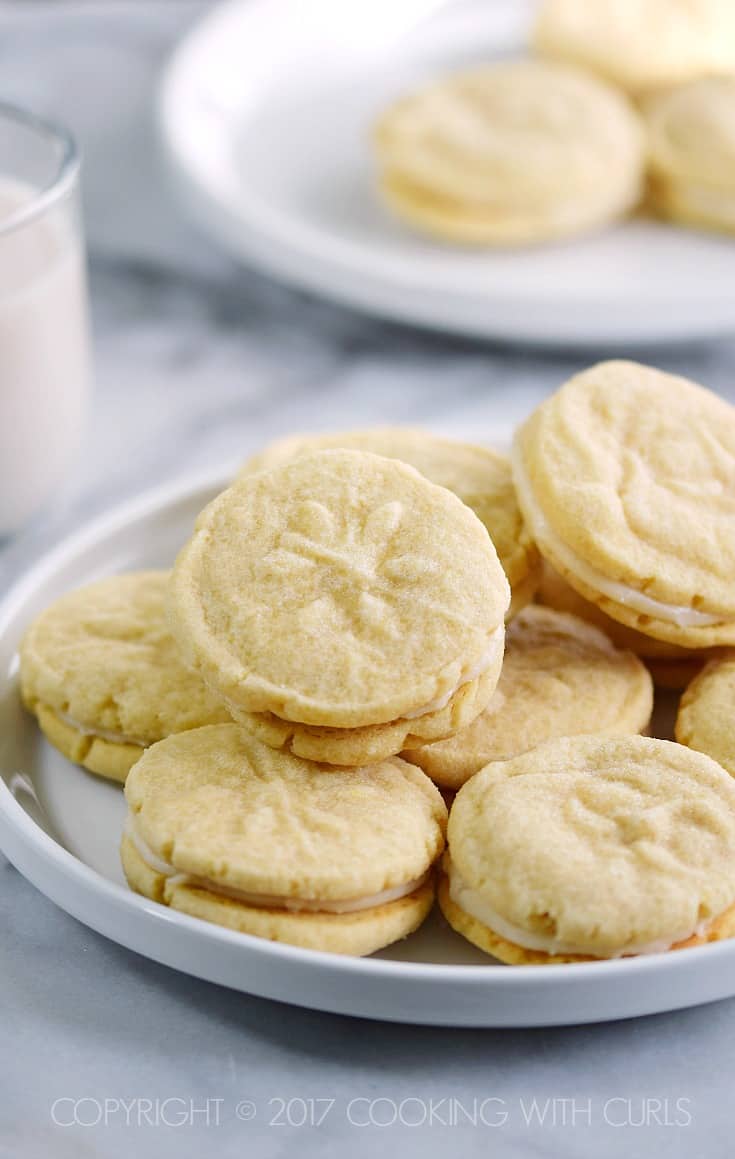 Show Santa how good you have been this year by leaving him a plate of these delicious Caramel Cream Sandwich Cookies! COPYRIGHT © 2017 COOKING WITH CURLS